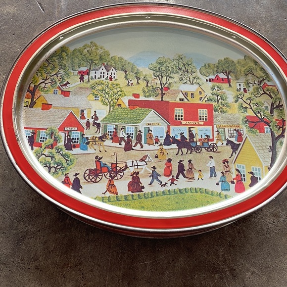 Sunshine biscuits holiday parade tin. Shopping on Main Street - Picture 2 of 3